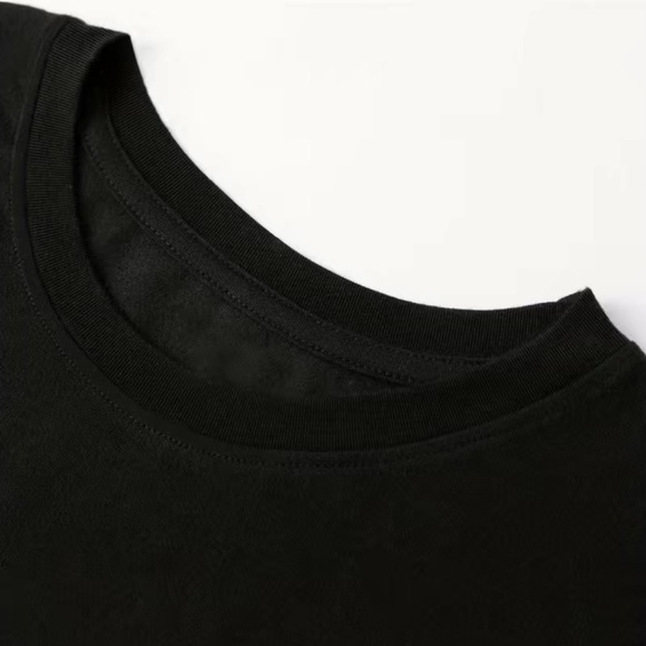 ‼️LAST 1‼️NWT🎄 SOFT BLACK GRINCH HANDS HEART CREW NECK TSHIRT Women’s Plus 4X - Picture 3 of 7